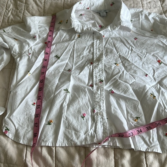Old Navy Long Sleeve Cropped Button Up - Picture 6 of 10